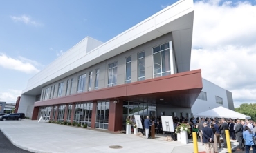 Just over a year ago, ground was broken on an all-purpose arena that would serve as the new home of the Division I men’s and women’s hockey programs. A mere 13 months later, the M&T Bank Center at Mohawk Harbor was officially unveiled during a ribbon-cutting ceremony and tours Thursday morning. A gathering of state, county and local officials and dignitaries, including New York Gov. Kathy Hochul and Union President Elizabeth Kiss, celebrated the milestone.