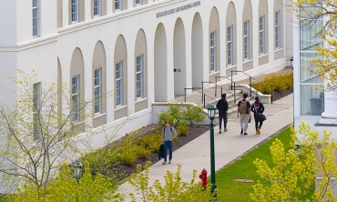 Students stroll down a path adjacent to the Science and Engineering center